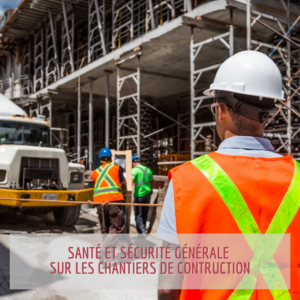 Parcours Formation | santé et sécurité SST | Hommes avec dossard orange, casque et lunettes de sécurité sur un chantier de construction
