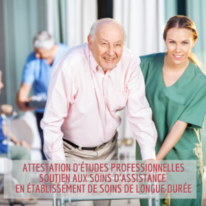 Parcours Formation | Soutien aux soins d'assistance en établissement de soins de longue durée | Préposée qui assiste un homme âgée à se déplacer à l'aide d'une marchette